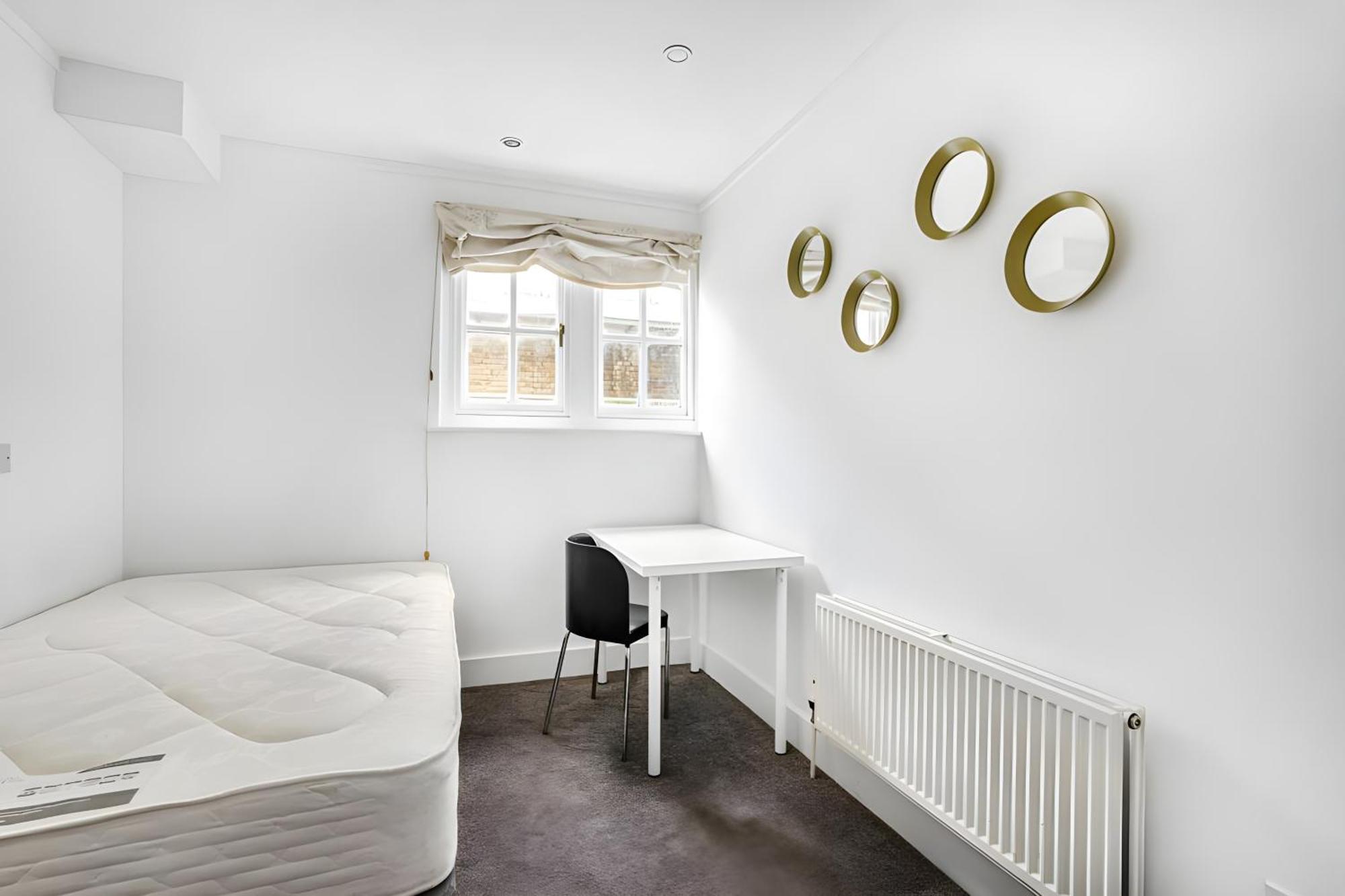 2bd Kings Cross Authentic *